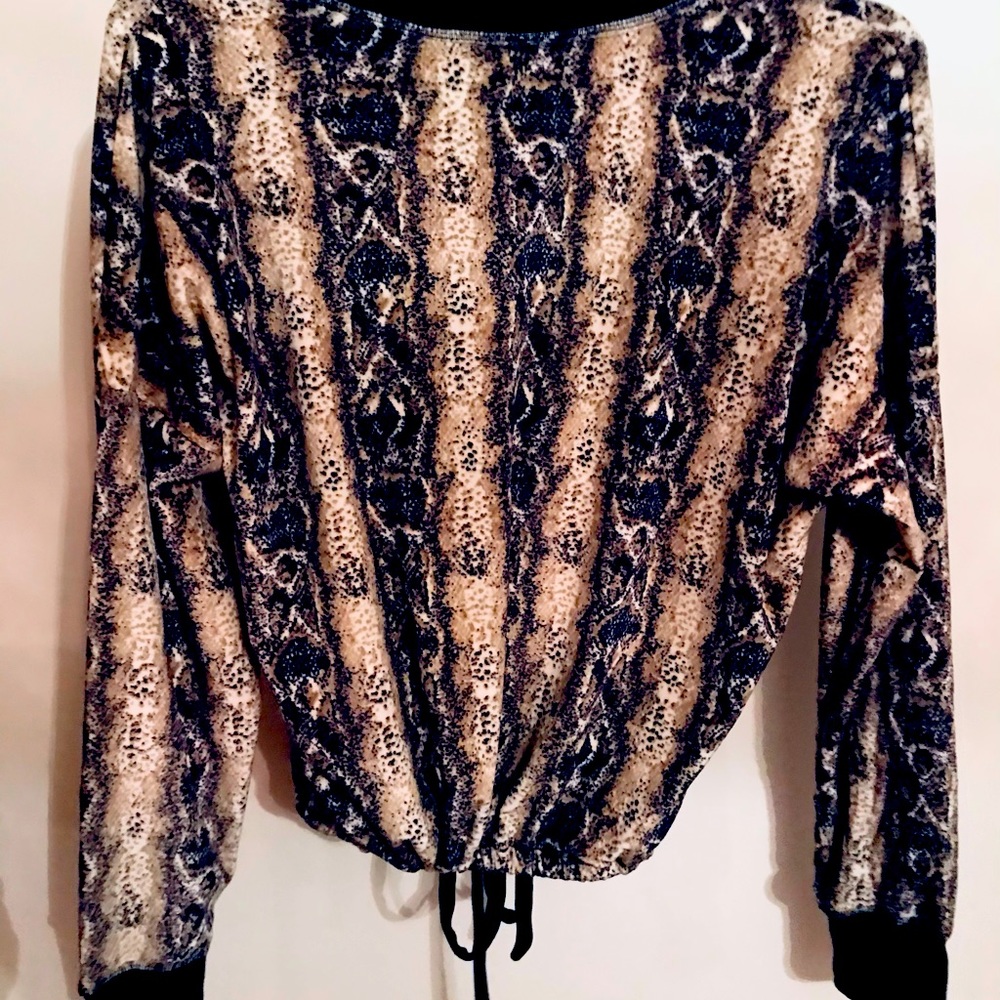 No Boundaries Snake Print Pullover Top - Picture 2 of 7